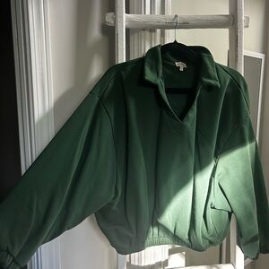 Green Pullover Sweatshirt Cropped